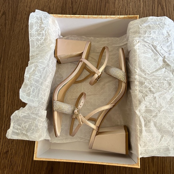 Jewel Badgley Mischka ‘Earlene’ - Picture 13 of 13